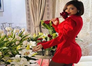 بسمة بوسيل تشجع زوجها تامر حسني بعد نجاح فيلم “بحبك”