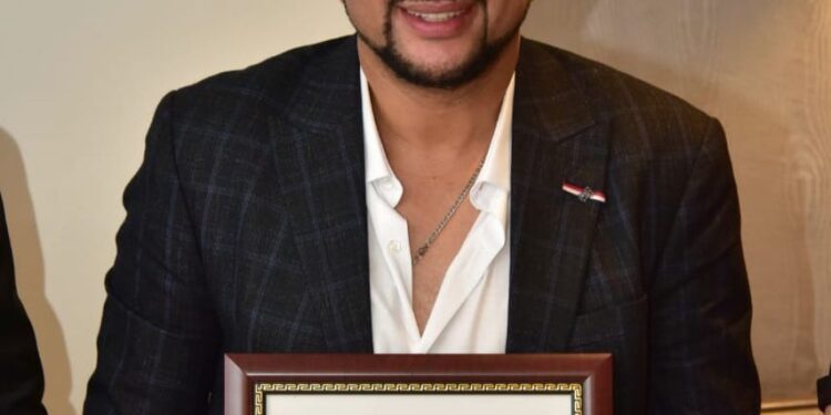 النجم الشعبي عبد الله الداودي يحصد جائزة لقب أفضل مغني شعبي في 2022