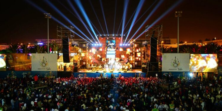 مهرجان “تيميتار”…الفنانون الأمازيغ يرحبون بموسيقى العالم