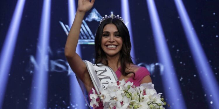 ياسمينا زيتون أول ملكة لجمال لبنان منذ أربع سنوات