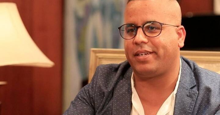 اعتقال الكوميدي جوادي بمطار محمد الخامس بالدار البيضاء بسبب “شيك”