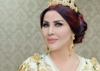 الجمهور يسخر من سعيدة شرف بسبب رقصة لها بمهرجان العرائش
