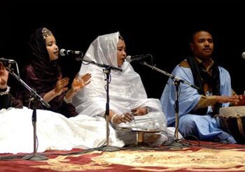 سهرات فنية على أنغام الموسيقى العصرية الحسانية بشاطئ فم الواد
