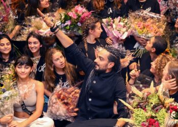 مؤسس فرقة “مي اس” يدعو إلى قيام “ثورة” في لبنان