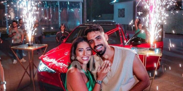 عمر بلمير يهدي أخته رجاء سيارة فاخرة بمناسبة عيد ميلادها