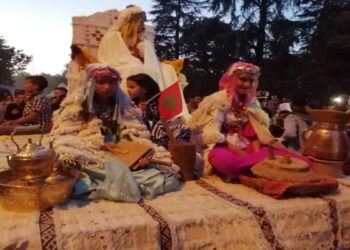 تتويج منال ساعف ملكة جمال التفاح باموزار كندر
