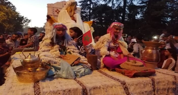 تتويج منال ساعف ملكة جمال التفاح باموزار كندر