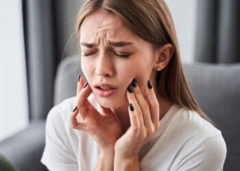 أسرع علاج لآلام الأسنان في دقائق بالمنزل