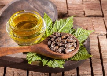 فوائد زيت الخروع للأظافر