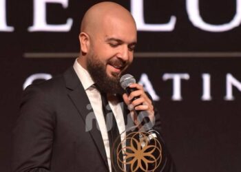 تتويج الفنان و المغني المغربي الدوزي بجائزة أفضل فنان بشمال إفريقيا
