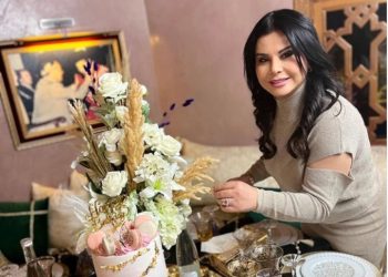 لطيفة رأفت تحتفل بعيد ميلادها ال57 و كأنها في العشرينات