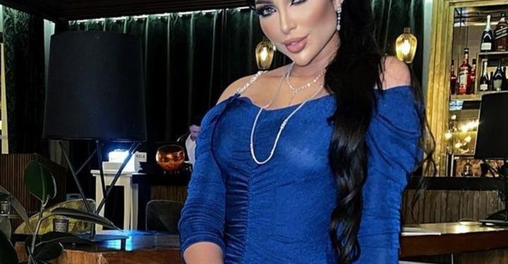 دنيا بطمة تتجاهل أزمتها الأخيرة و تطل بإطلالة راقية على جمهورها