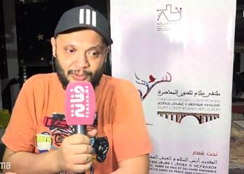 عادل أبا تراب و الممثلة وسيلة أبطال مسرحية “نايضة تو” بسيدي قاسم / جمهور خيالي / هذه رسالة المسرحية..