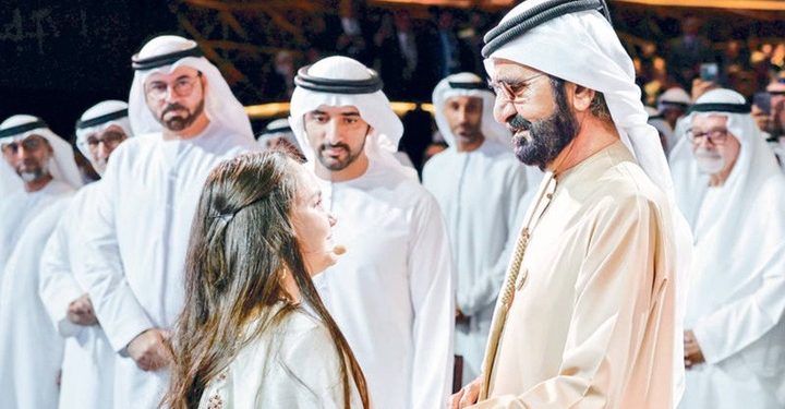 بالدموع.. الشيخ محمد بن آل راشد المتكوم يتأثر بقراءة الطفلة المغربية مريم أمجون