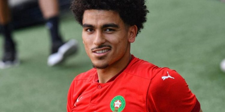 في السن 22.. اللاعب المغربي زكرياء أبوخلال يدخل القفص الذهبي