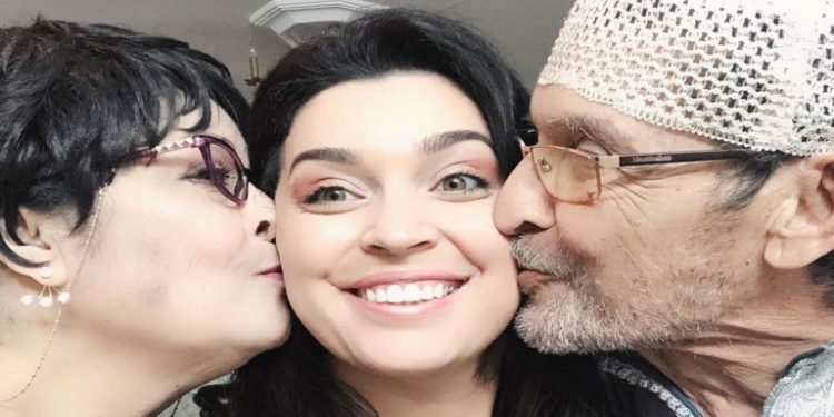 في يوم ذكرى رحيل والدها.. فرح الفاسي تعبر عن حزها الشديد(فيديو)