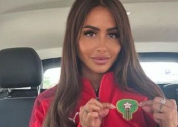 نجمة تلفزيون الواقع بفرنسا توجه رسالة لأسود الأطلس “ربحتم قلوبنا”