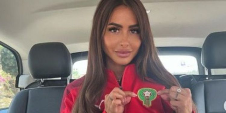 نجمة تلفزيون الواقع بفرنسا توجه رسالة لأسود الأطلس “ربحتم قلوبنا”
