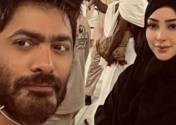الفنان تامر حسني و زوجته بسمة يوسيل يؤديان مناسك العمرة (صورة)
