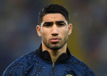 اللاعب المغربي أشرف حكيمي يؤدي مناسك العمرة(فيديو)