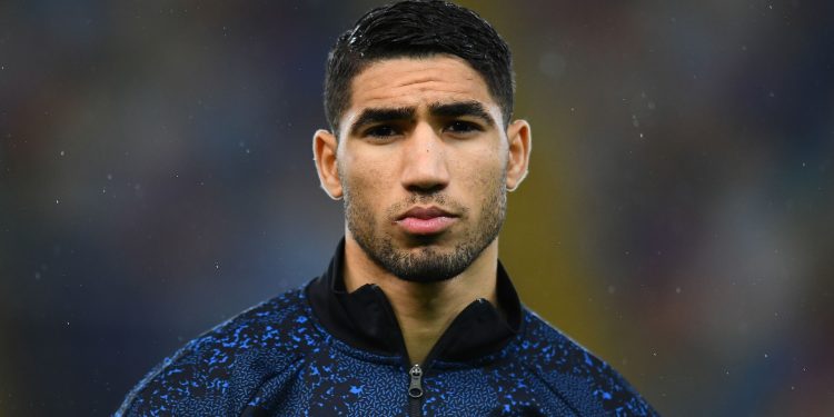 اللاعب المغربي أشرف حكيمي يؤدي مناسك العمرة(فيديو)