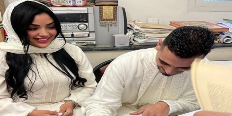 أميمة باعزية تعقد قرانها بعريسها الجديد