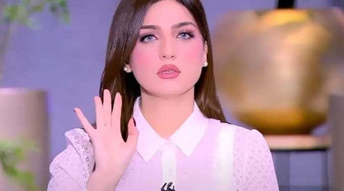ياسمين عز تنفي شائعة خطوبتها