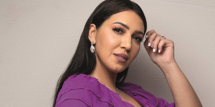 أسماء المنور ترد على سؤال الإرتباط بخليجي