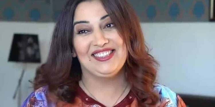 إلهام واعزيز تكشف معانتها بعد اختفاء والدتها