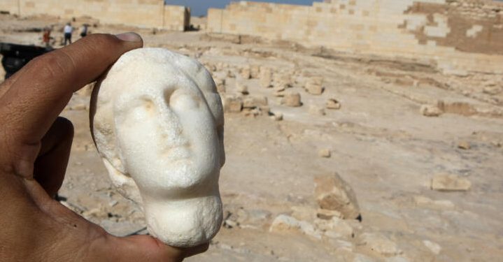 القاهرة ترد  على وثائقي نتفليكس مؤكدة أن  كليوباترا كانت “ذات بشرة فاتحة اللون”