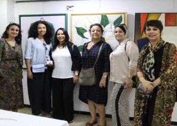 معرض جماعي يحتفي بالفنان التشكيلي عبد الله الحريري بمشاركة 26 فنانة تشكيلية