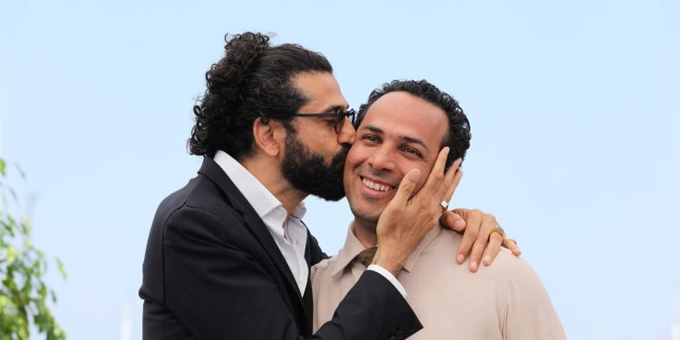 فيلم “آيات أرضية” يسعى إلى إبراز الوجه العبثي للنظام الإيراني