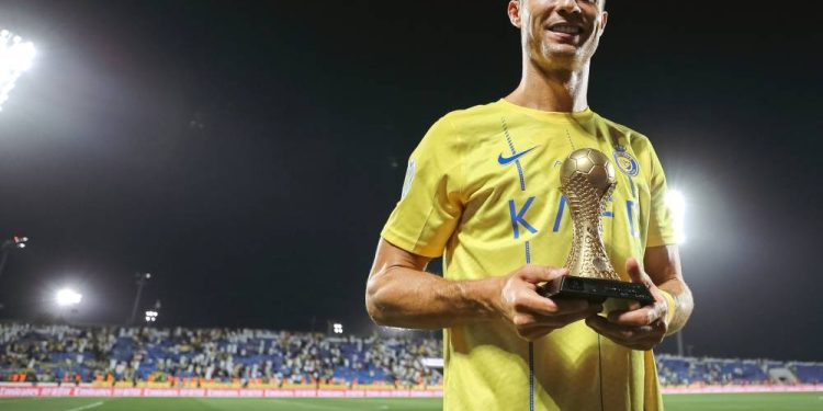 رونالدو أعلى المشاهير دخلا وتأثيرا