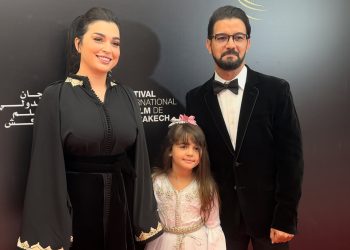 ابنة الممثلان المغربيان عمر لطفي وفرح الفاسي على السجادة الحمراء لمهرجان مراكش