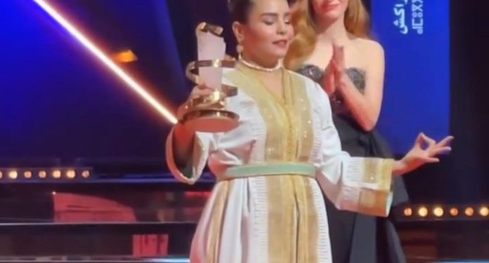 للمهرجان الدولي للفيلم بمراكش.. “كذب أبيض” للمخرجة المغربية أسماء المدير يفوز بالنجمة الذهبية