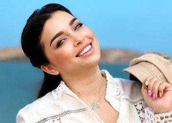فرح الفاسي توجه رسالة مؤثرة لابنتها (صورة)