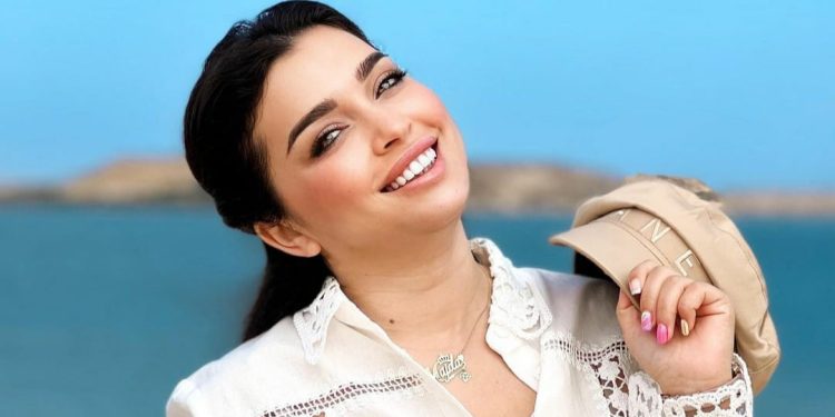 فرح الفاسي توجه رسالة مؤثرة لابنتها (صورة)