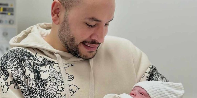 عبد الله أبو جاد رفقة زوجته سارة يحتفلان بعقيقة ابنهما الأول (صور)