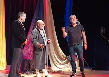 عرض مسرحية “لمساهرية”