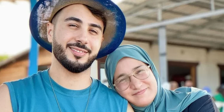 بكاء والدة الفنان بدر سلطان يوم عيد ميلادها٠٠ما السبب ؟