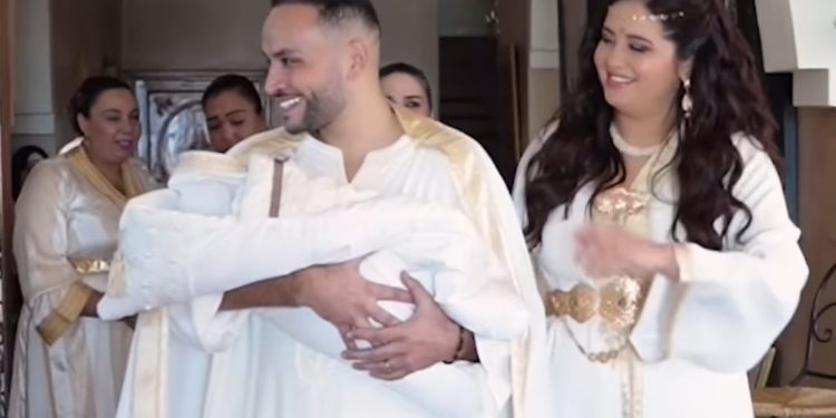 بعد ولادة زوجته..عبد الله أبو جاد يدعوا لأسرته بالحفظ