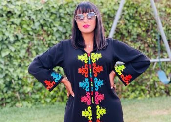 المصممة سناء شيكشوب: “لبارح دمرت بسبب والدي”