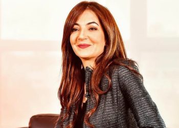 حنان الفاضيلي تعلن عودتها للساحة الفنية من خلال “30 سنة من الضحك”