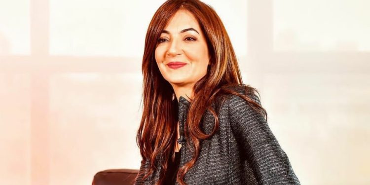 حنان الفاضيلي تعلن عودتها للساحة الفنية من خلال “30 سنة من الضحك”