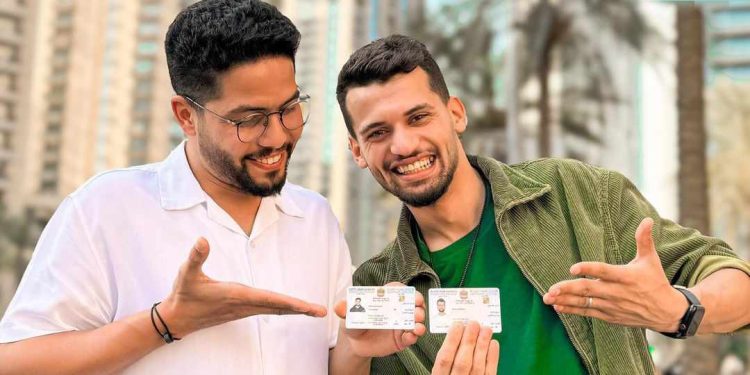 المدون عادل التاويل يحصل على الإقامة الذهبية (تفاصيل)