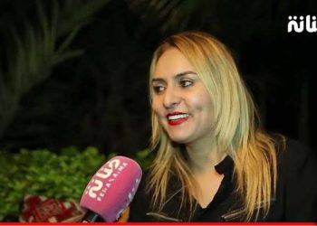 فائزة أطلس:”شادا تيقاري/وكلوني الزاج، مزالا كنعاني فصحتي/ أنا كوايرية قبل منكون فنانة”