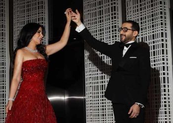 بمناسبة تكريمها٠٠منى زكي تتغزل بزوجها أمام الملأ