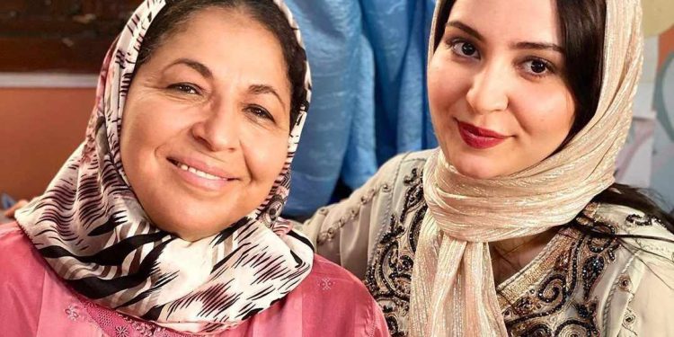 الممثلة بثينة اليعكوبي تعلن عن حملها بطريقة خاصة (صور)