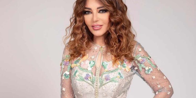 الديفا سميرة سعيد تتألق في إطلالة جديدة (صور)