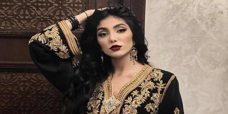 شقيقة دنيا بطمة تفجرها: “أشباه فنانات بغاو ينهيو مسيرة ختي” (صورة)
